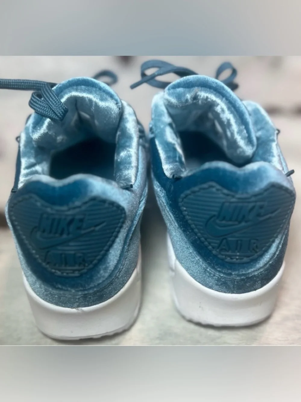 Nike Air Max 90 Women's Velvet Athletic Sneakers in Teal Blue. 7.5 - Picture 3 of 4